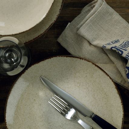 18-delige serviesset in beige porselein