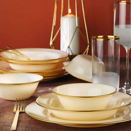 18-delige serviesset van porselein, beige met gouden accenten