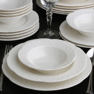 24-delig servies van crèmekleurig porselein