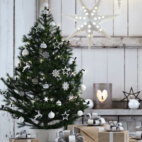 Arbre artificiel. Une atmosphère de Noël qui ne fait pas semblant