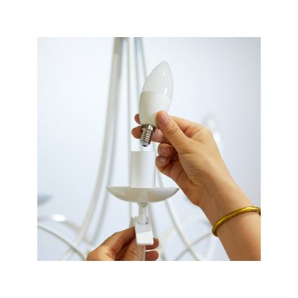 Ampoule LED à intensité variable C37 E14/4,9W/230V 2700-6500K CRI 90 Wi-Fi - WiZ