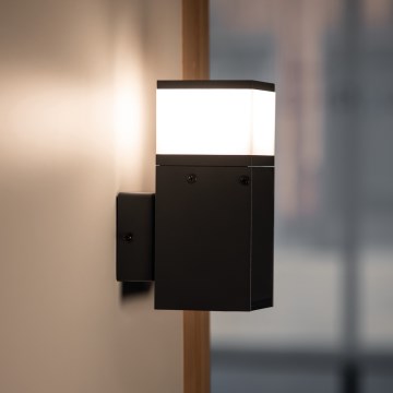 Applique murale extérieure avec prise DASTEN 1xG9/11W/230V IP44 noir