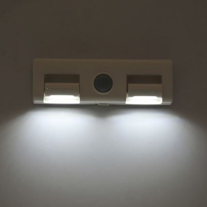 Applique murale LED avec un détecteur LED/3xAA/4,5V