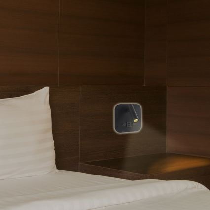 Applique murale orientable LED avec port USB LED/8W/230V 3000K noire