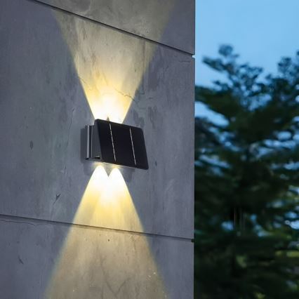 Applique murale solaire 4xLED/1,5W/3,7V 1500 mAh IP54 noir