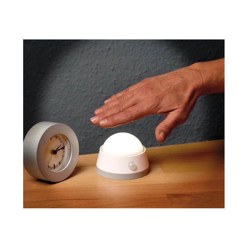 Brennenstuhl - Lampe d'orientation LED avec détecteur de mouvement LED/3xAA 3000K