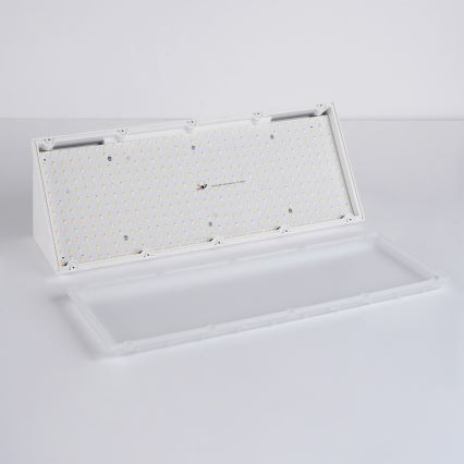 Brilagi - Applique murale d'extérieur LED avec détecteur TRIANGLE LED/42W/230V 45 cm blanche IP65