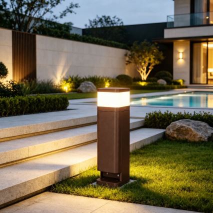 BRILAGI - Buitenlamp met 2 SCHUKO-stopcontacten PILLAR 1xG9/11W/230V IP44 bruin