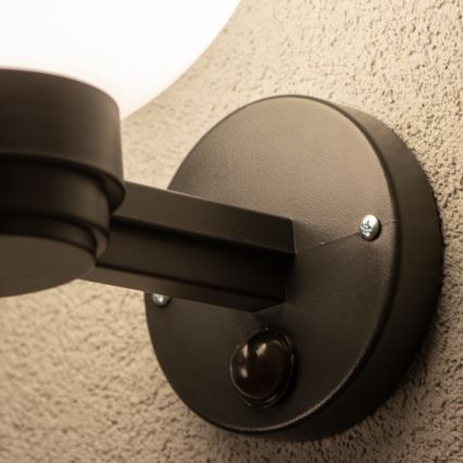 BRILAGI - Buitenmuurlamp met bewegingssensor HARBOR 1xE27/40W/230V IP33 antraciet/wit