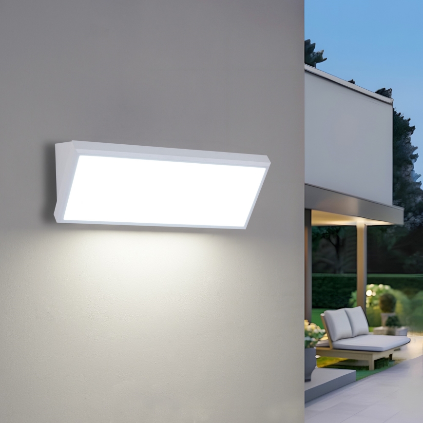 Brilagi - LED buitenwandlamp met sensor TRIANGLE LED/42W/230V 45 cm wit IP65