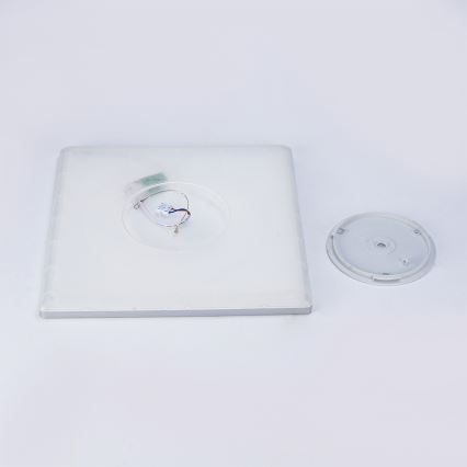 Brilagi - LED badkamerplafondlamp ULTRA SLIM LED/24W/230V 42x42 cm zilverkleurig IP54