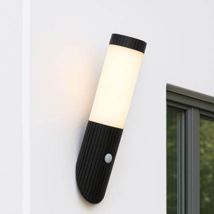 Brilliant - Wandlamp voor buiten met sensor KALEO 1xE27/10W/230V IP44 zwart