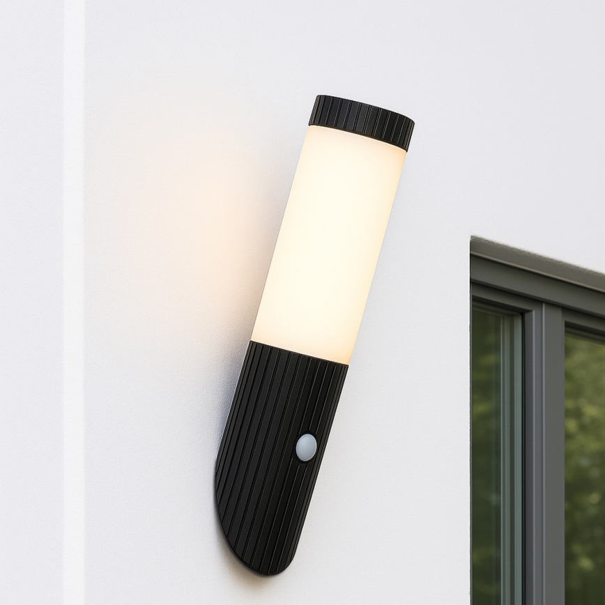 Brilliant - Wandlamp voor buiten met sensor KALEO 1xE27/10W/230V IP44 zwart