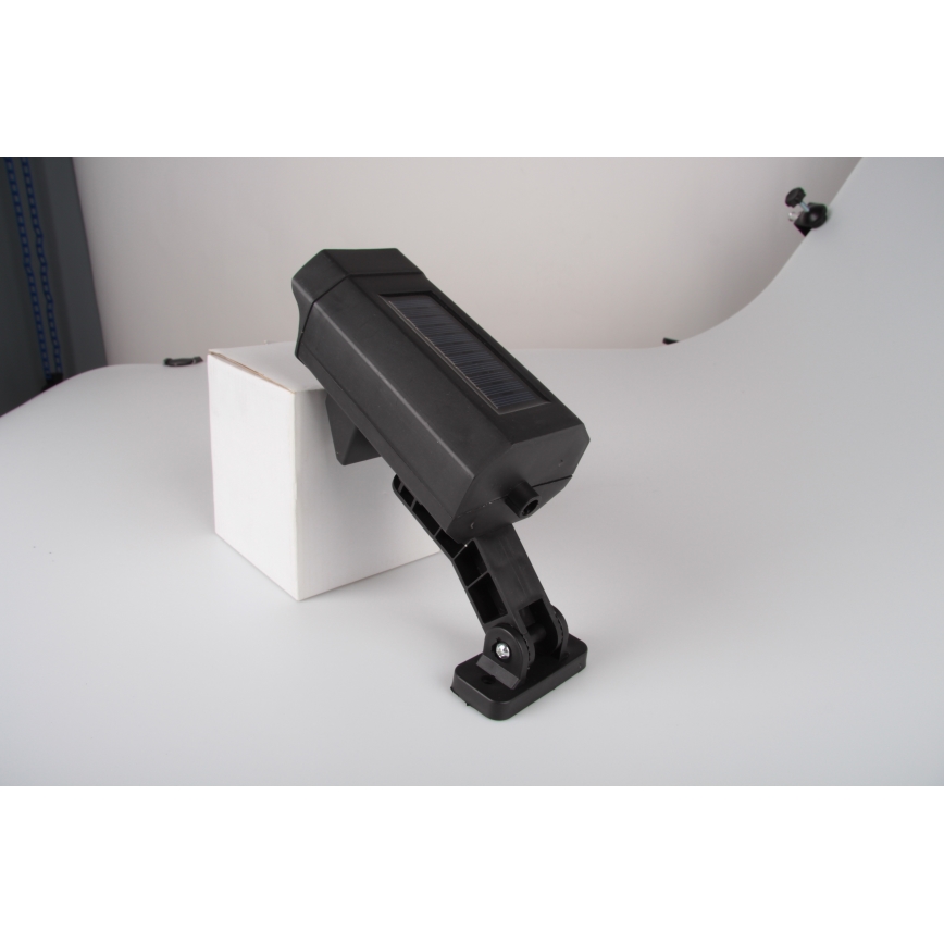 Caméra factice de surveillance LED avec capteur et panneau solaire LED/5W/5,5V 800 mAh IP65 + télécommande