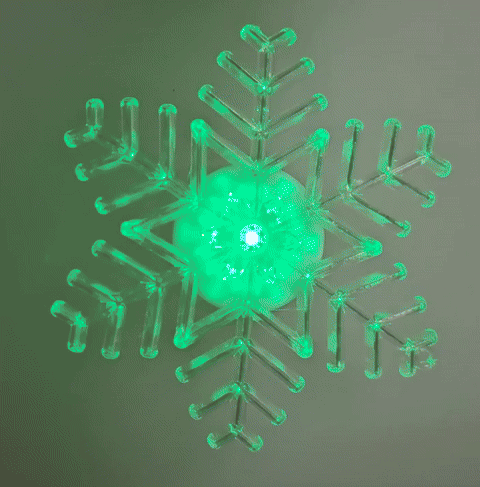 Décoration de Noël en forme de flocon, LED RGB, à ventouse — fonctionne avec 3× LR44