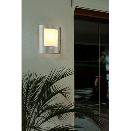 Eglo - Applique murale extérieure à détecteur 1xE27/15W/230V IP44