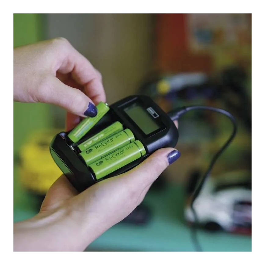 Batterij oplader met LCD scherm 4xAA/AAA 5V