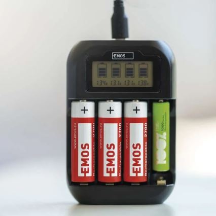 Chargeur de piles avec écran LCD 4xAA/AAA 5V