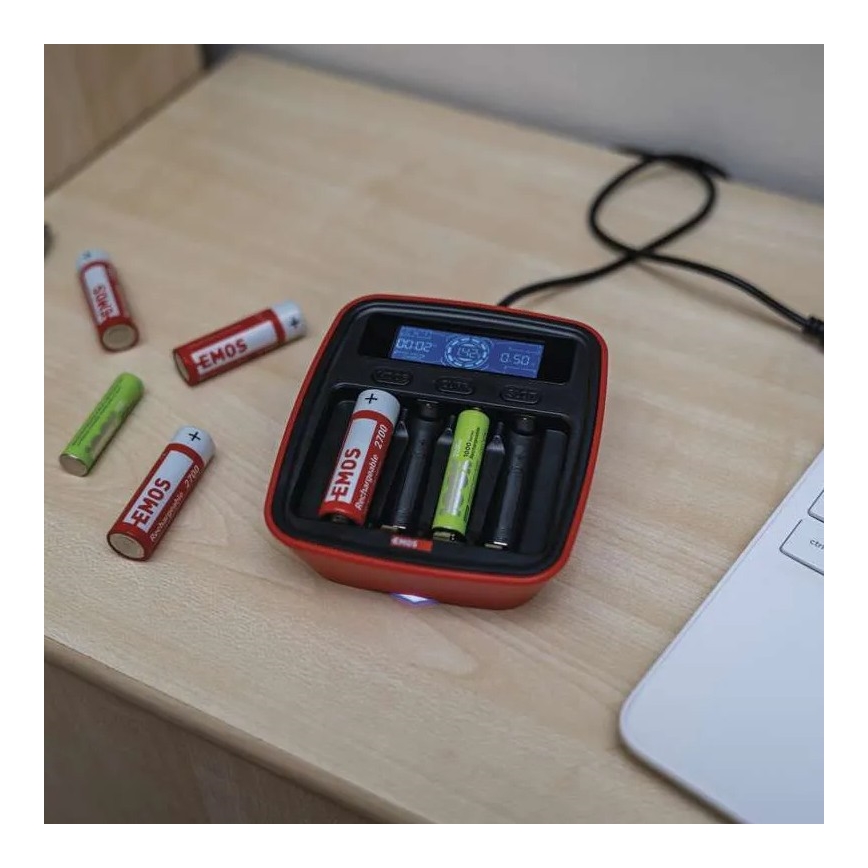 Batterij oplader met LCD scherm 4xAA/AAA 5V