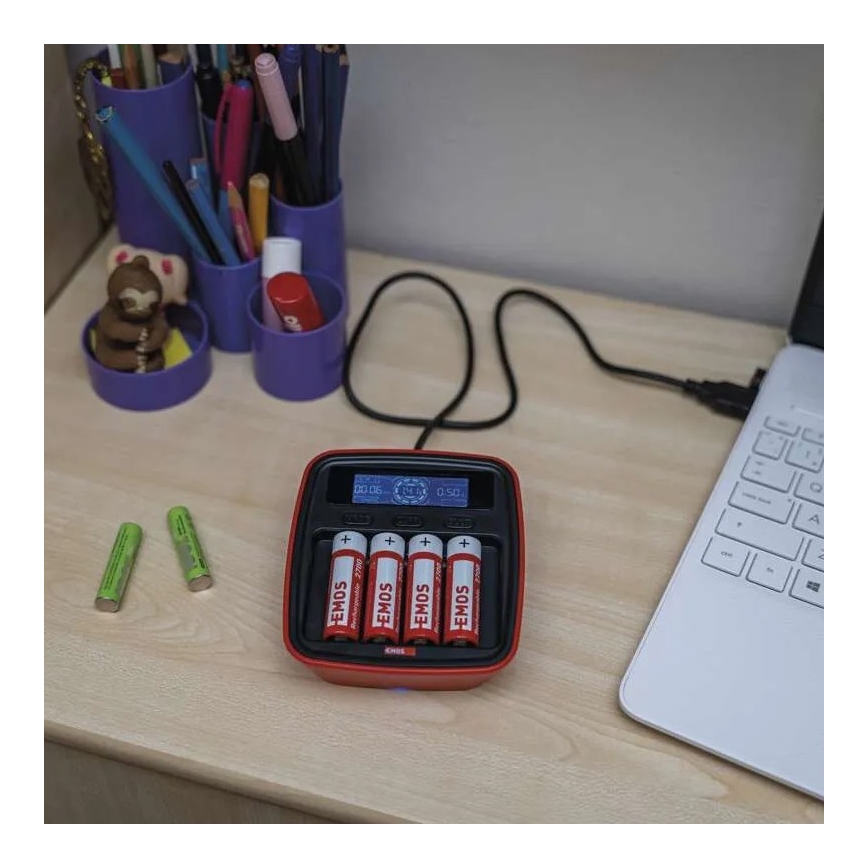 Batterij oplader met LCD scherm 4xAA/AAA 5V