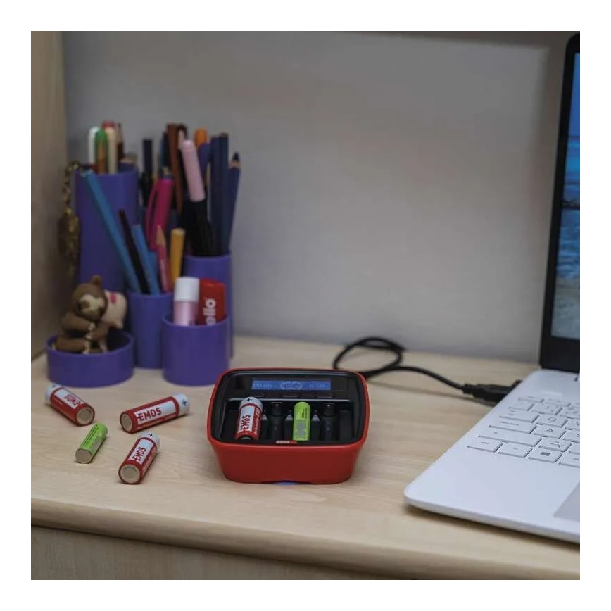Batterij oplader met LCD scherm 4xAA/AAA 5V