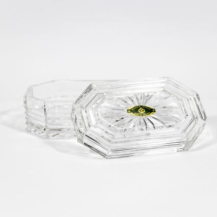 Glazen pot met een doorzichtige deksel