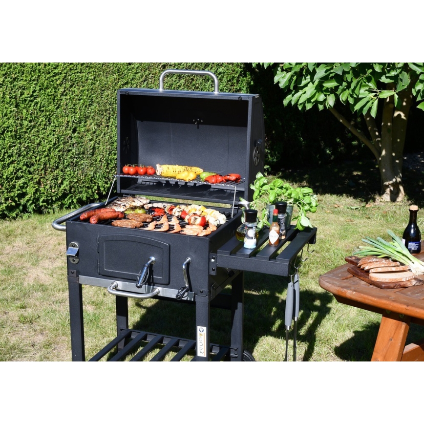 Grill à charbon de bois noir