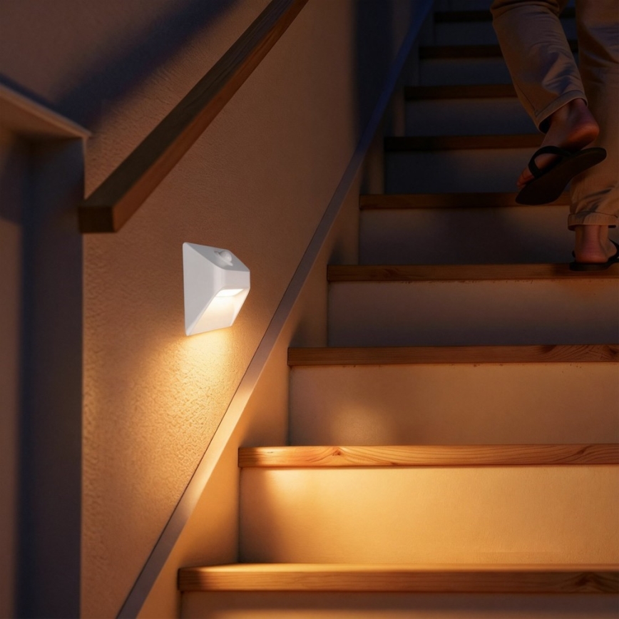 Luminaire d'escalier LED rechargeable STEP LIGHT avec détecteur de mouvement et détecteur crépusculaire LED/0,3W/3,7V 2200 mAh IP53 blanc