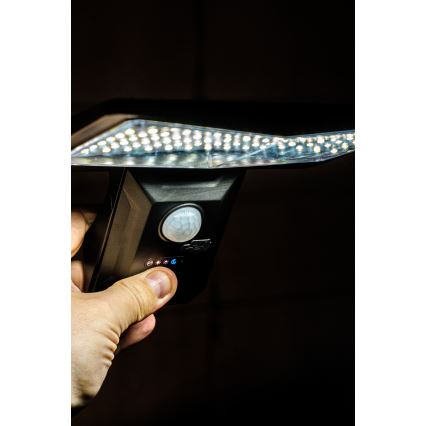 Applique murale solaire avec détecteur LED/2,6W/5,5V IP65 1800 mAh noir