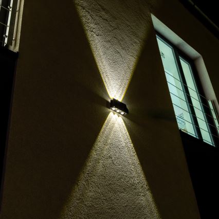 Applique murale solaire avec détecteur LED/2W/5V IP54 1300 mAh