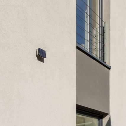 Applique murale solaire avec détecteur LED/2W/5V IP54 1300 mAh
