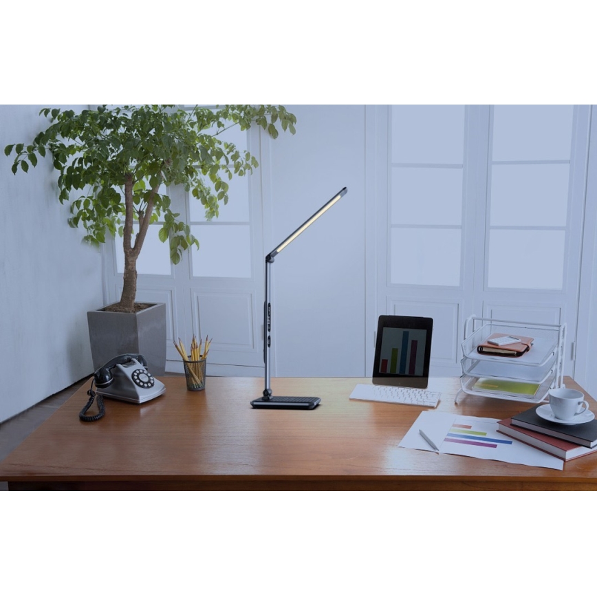 Lampe de bureau LED dimmable 8,5W/230V avec recharge sans fil, argentée