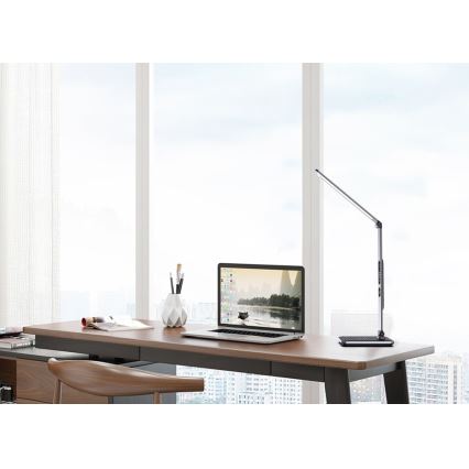 Lampe de bureau LED dimmable 8,5W/230V avec recharge sans fil, argentée