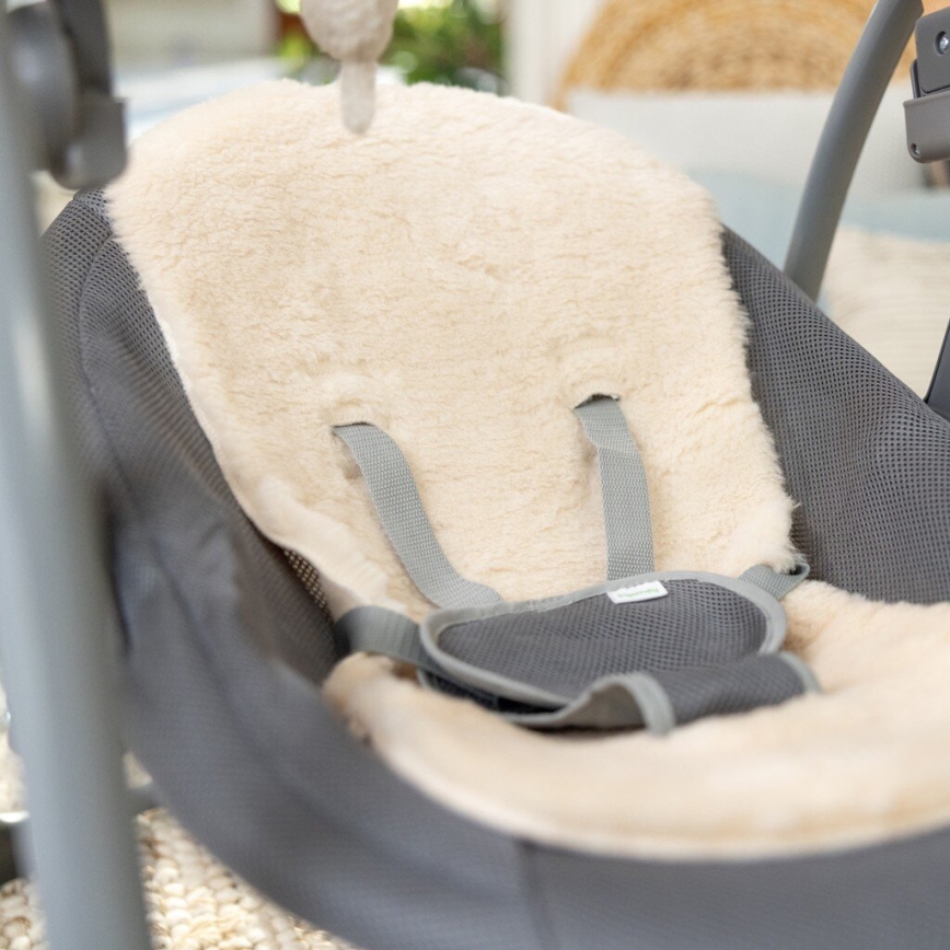 Ingenuity - Baby vibrerende schommel met melodie EVERY SEASON 3xC grijs