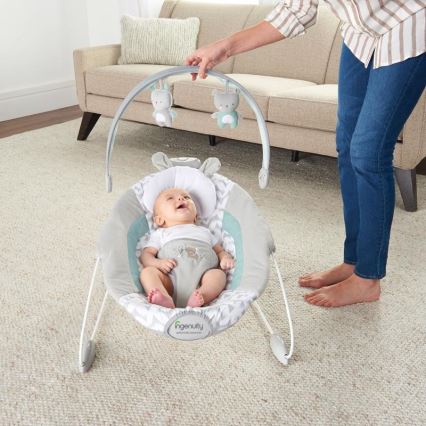 Ingenuity - Vibrerend wipstoeltje voor baby's met een melodie RAYLAN 3xLR14
