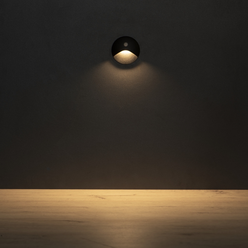 Luminaire LED pour escalier avec capteur de mouvement et capteur crépusculaire EXIN LED/2,5W/230V 3000K IP65 noir, rond