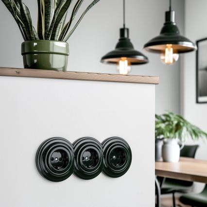 Kliklap - Drievoudige retro-wandcontactdoos met SCHUKO-frame, 230V, groen