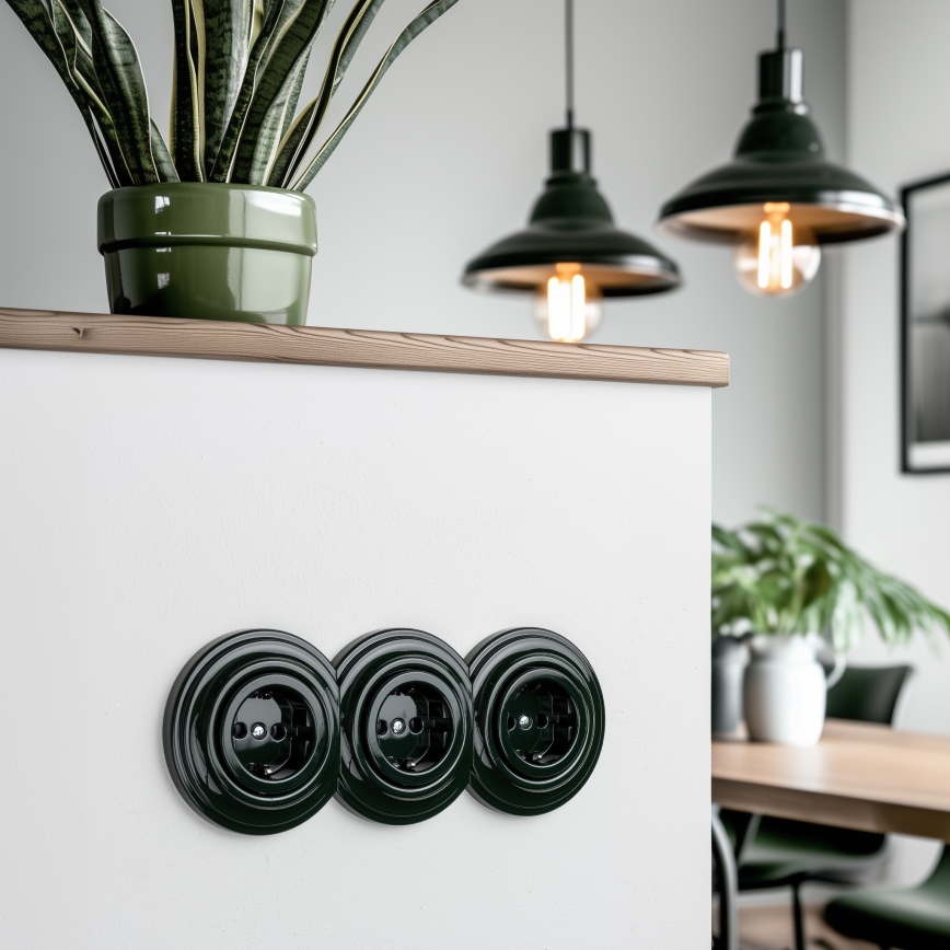 Kliklap - Prise murale triple rétro avec cadre SCHUKO 230 V, verte