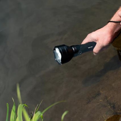 Lampe torche rechargeable à intensité variable LED/20W/5V IPX5 1900 brillant 5000 mAh