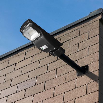 LED Lampe solaire à intensité variable avec détecteur de mouvement et de crépuscule LED/6W/3,2V 6000K IP65 5000 mAh noir + Télécommande