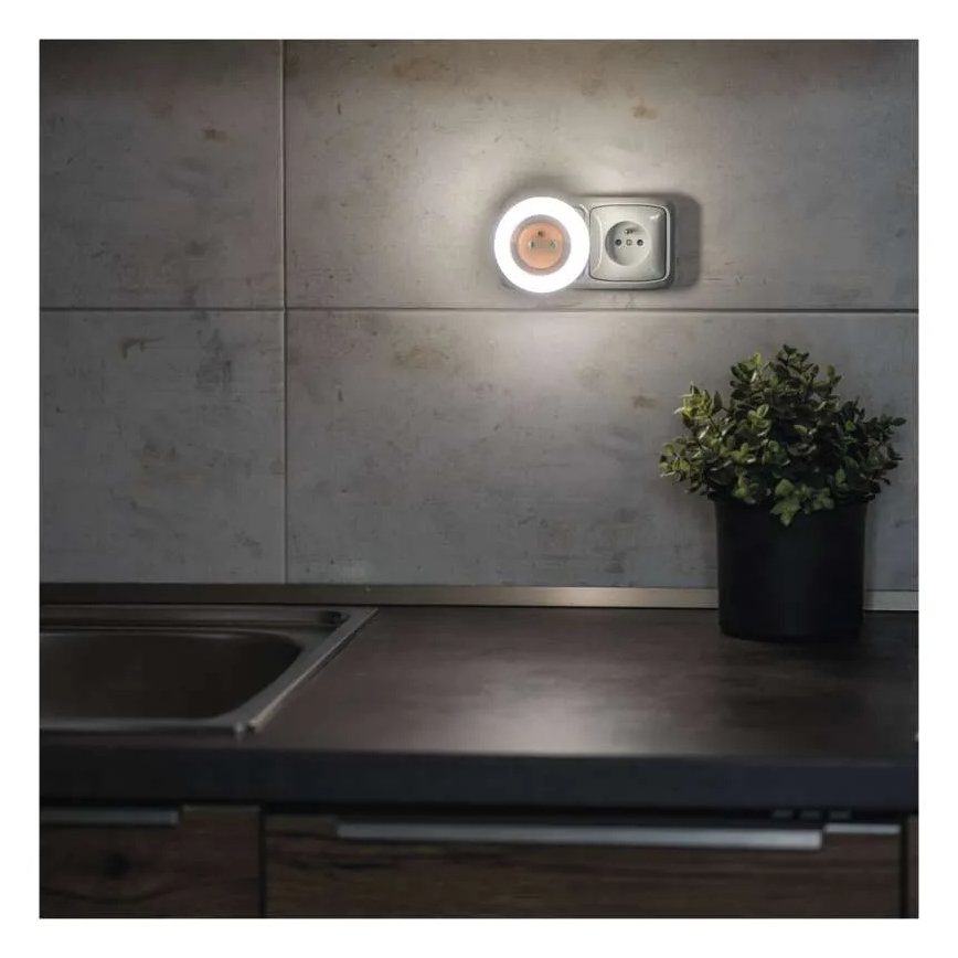 LED-nachtlamp met sensor en stopcontact LED/0,3W/230V