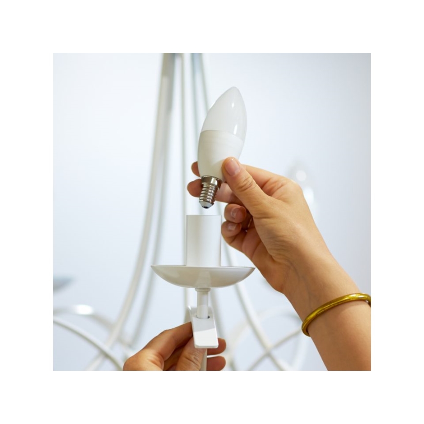 LED RVBW Ampoule à intensité variable C37 E14/4,9W/230V 2200-6500K CRI 90 Wi-Fi -WiZ