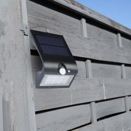 LED Solar wandlamp met sensor LED/1.5W/3,7V IP65