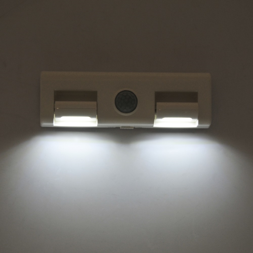 LED Wandlamp met sensor LED/3xAAA/4,5V