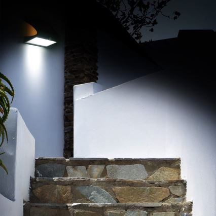 LED Zonne-energie lamp met bewegings- en schemersensor LED/6,8W/4000 mAh 3,7V IP65