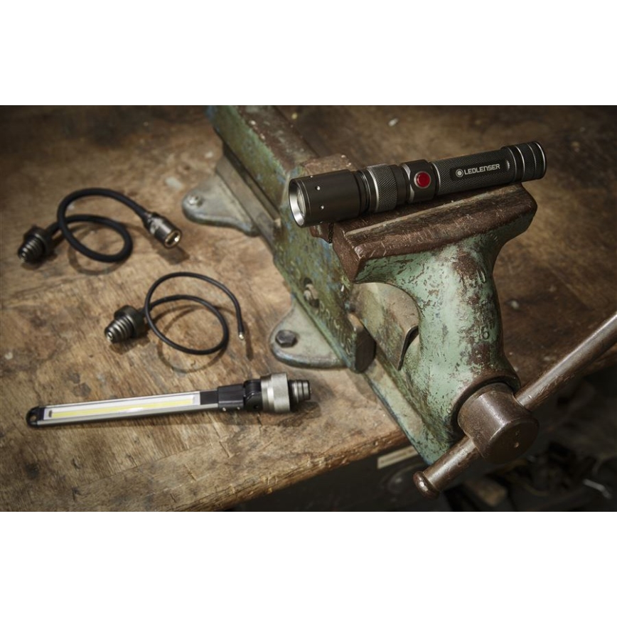 Ledlenser WORKERS FRIEND - lampe de travail rechargeable à LED à intensité variable, 2500 mAh, 280 lm, 80 h, noire