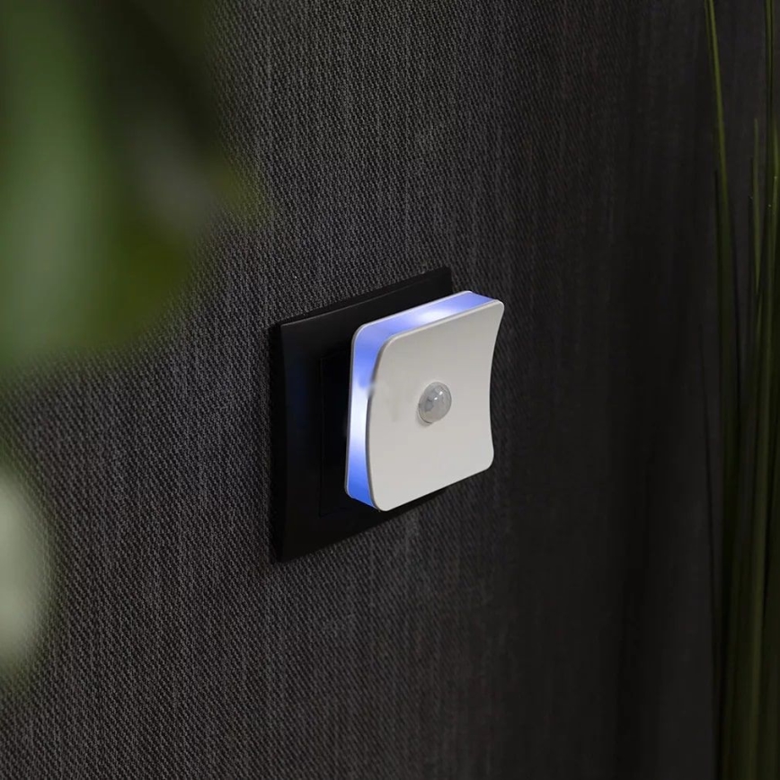 Ledvance - LED RGB Oriëntatielamp met sensor voor stopcontact LUNETTA LED/0,3W/230V