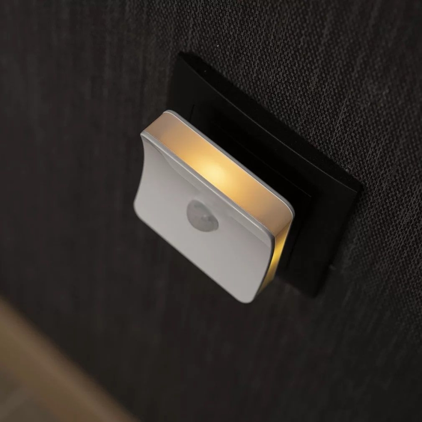 Ledvance - LED RGB Oriëntatielamp met sensor voor stopcontact LUNETTA LED/0,3W/230V