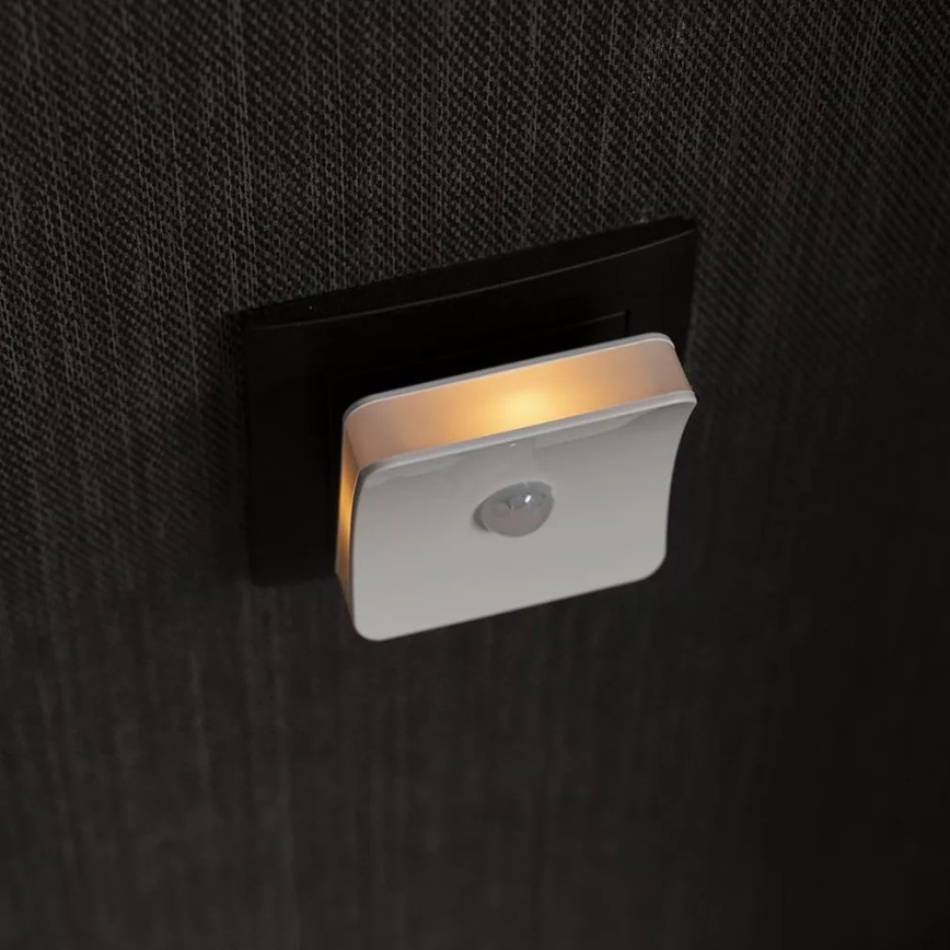 Ledvance - LED RGB Oriëntatielamp met sensor voor stopcontact LUNETTA LED/0,3W/230V