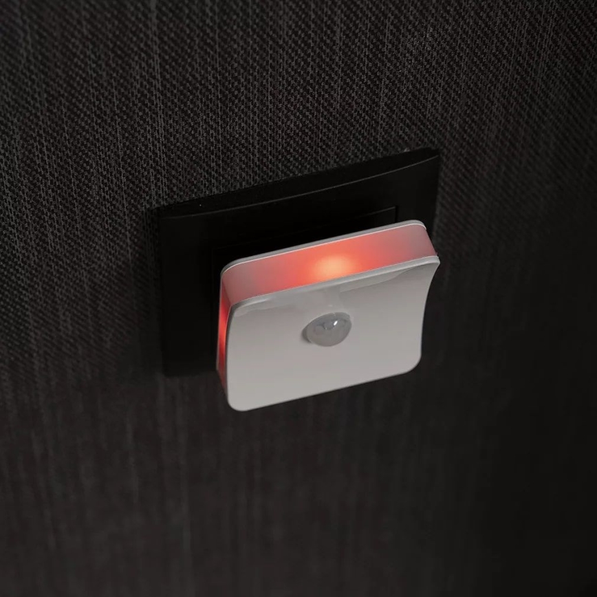 Ledvance - LED RGB Oriëntatielamp met sensor voor stopcontact LUNETTA LED/0,3W/230V